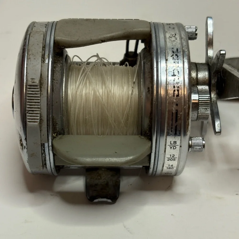 Abu Garcia Silver Fishing Reel - Picture 6 of 8